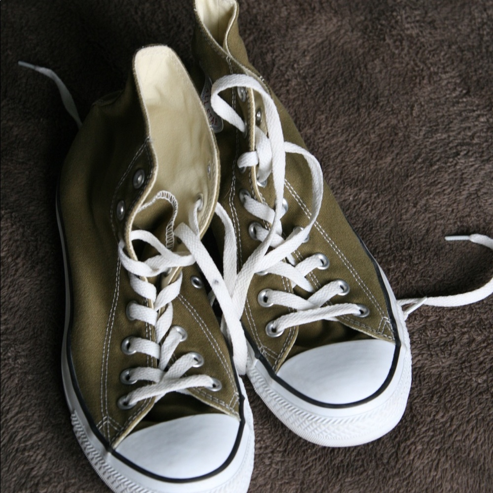 Men’s size 8 green converse but fit my size 10